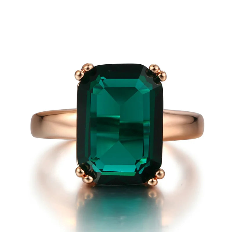 Vintage Rose Gold Ring with Emerald Green Stone – Elegant Bridal Jewelry